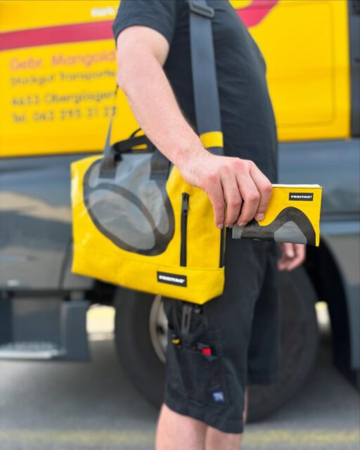 Wir haben unseren pensionierten Fahrzeugblachen mit @freitaglab ein zweites Leben geschenkt. 🚚 Wir freuen uns, dass sie auf diese Weise auf der ganzen Welt 🌍 weiter unterwegs sein dürfen. 😍 

Wenn ihr in Zukunft ein mangoldgelbes Produkt im Freitag-Shop seht, dann schaut ganz genau, ob es nicht vielleicht aus unserer Elefanten-Blache hergestellt wurde. 🐘