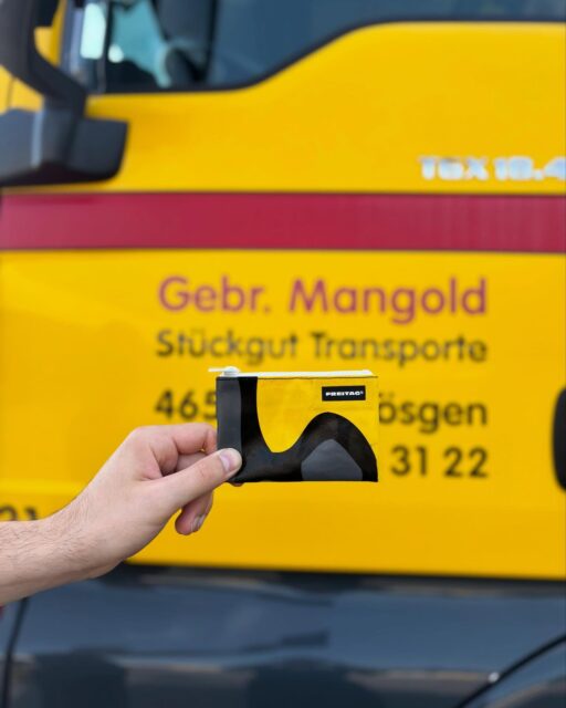 Möchtest du Besitzer/in dieses Münz-Portemonnaies werden? Dann schreib bis am Sonntag, 15.06.25 um 16.00 Uhr in die Kommentare, welcher Teil des Mangold-Elefanten 🐘 darauf zu sehen ist. Mit deinem Kommentar hüpfst du in den Lostopf. 🍯 

Der/die Gewinner/in wird am Sonntagabend ausgelost und von uns benachrichtigt. Viel Glück! 🍀 

PS: Ein Tipp findest du im zweiten Bild. 😉