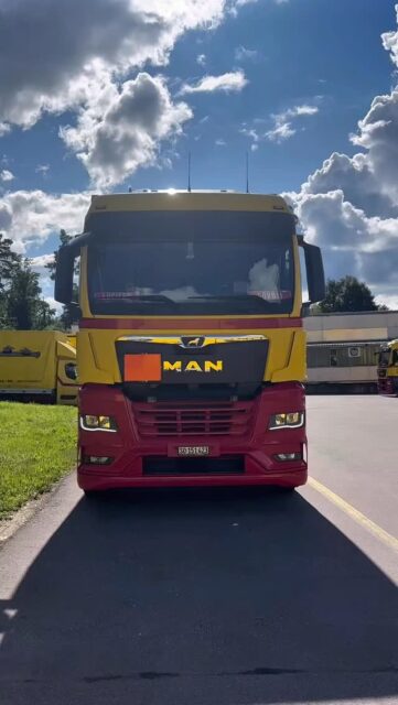 Wir gratulieren den vier Jubilaren von Herzen und danken euch für euren langjährigen, beeindruckenden Einsatz in unserer Firma. 🚚 Schön, dass ihr Teil vom 🐘-Team seid. 🤩

Beat - 25 Jahre Mangold 🐘
Valentin - 5 Jahre Mangold 🐘
Alex - 10 Jahre Mangold 🐘
Studii - 10 Jahre Mangold 🐘

#transportundlogistik#jubiläum#danke#gebrmangoldag