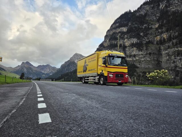 Diese tollen Fotos von FZ 41 im Diemtigtal müssen wir auch noch im Feed festhalten. Merci Selina! 🚚⛰️📸

#gebrmangoldag#ontheroad#transportundlogistik