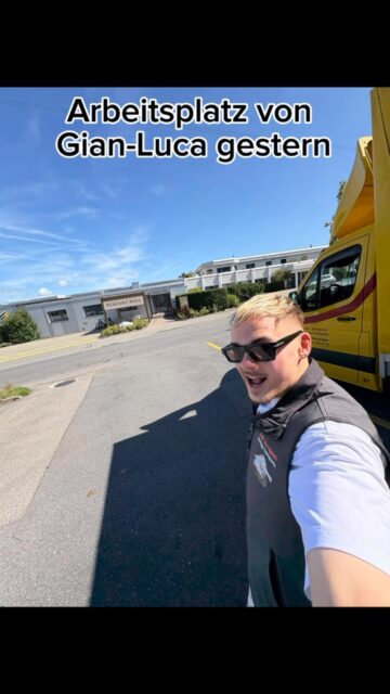 Um im Büro zu verstehen, wie es auf der Strasse läuft, hat unser KV-Lernender Gian-Luca kurzerhand für einen Tag den Arbeitsplatz gewechselt. 💻🔁🚚
Volle Flexibilität und vielseitig einsetzbar - das macht uns eben aus. 😁🐘
Wir sind stolz auf Gian-Luca und froh, dass er #ohneschadenfall durch den Tag gekommen ist. 😉
#transportundlogistik #perspektivenwechsel